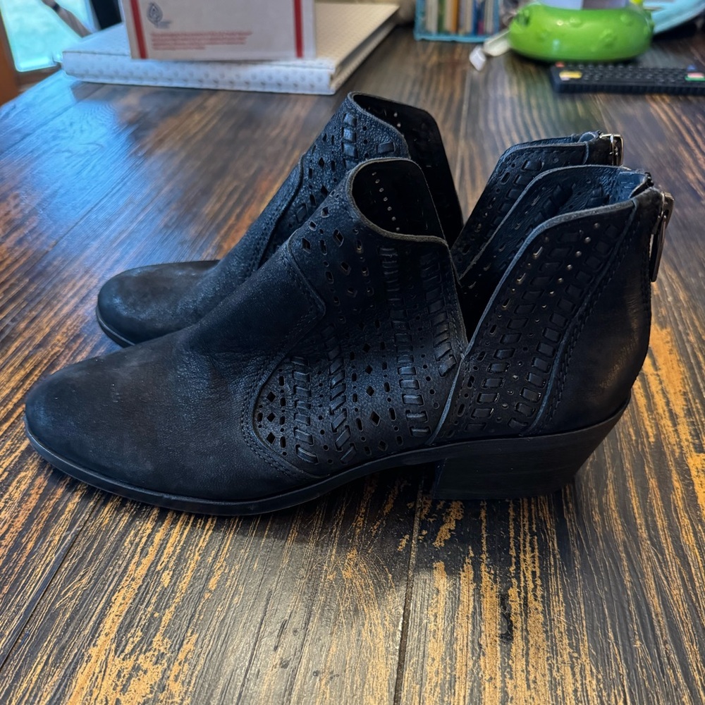 Vince Camuto Black with Lace Design Leather Booties - Women's Size 8 1/2M
